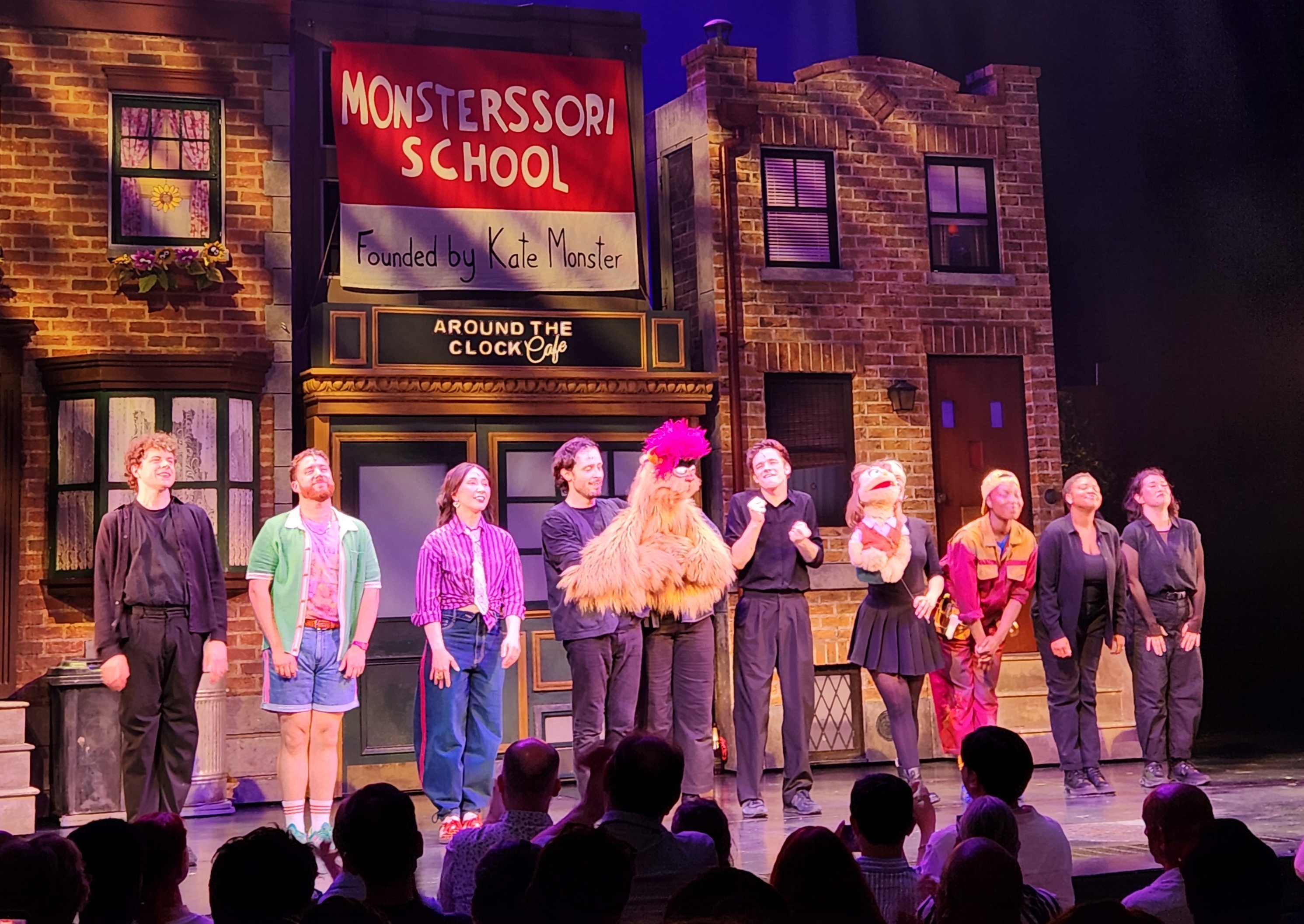 AVENUE Q đŹđ§